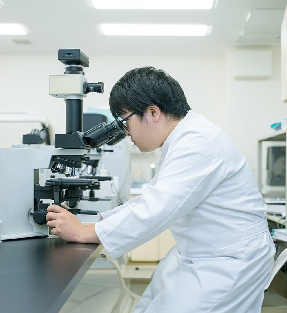ガラシア病院で働く看護師と患者が談笑している様子